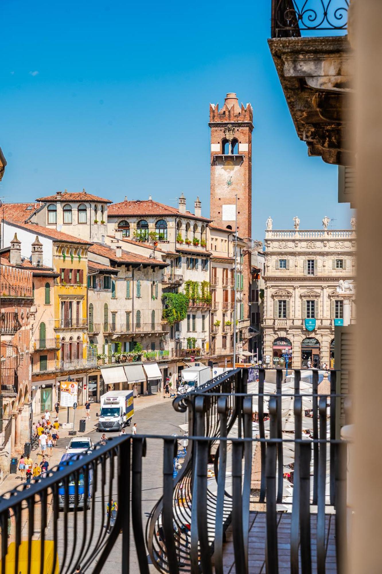 Hoomee Piazza Erbe Appartement Verona Buitenkant foto